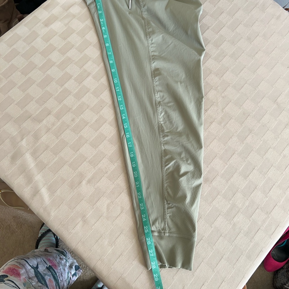 Lululemon Dance Studio Jogger Pant in Green Twill - Picture 10 of 12